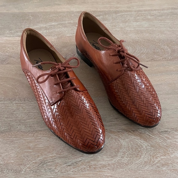 Trotters, Lizzie Derby, Flat Oxford Shoes - Picture 15 of 15